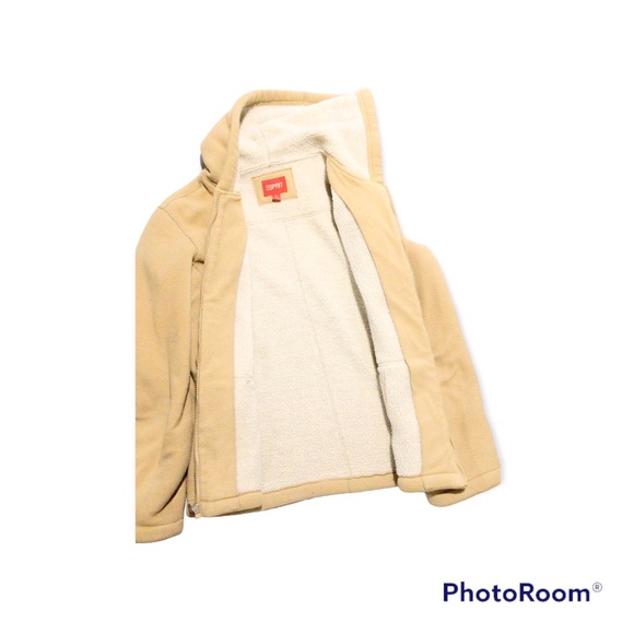 Esprit - Picture 2 of 3